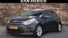 Blauw Gebruikt 2016 Kia Rio Hatchback | € 7.745 (Eerlijke prijs)