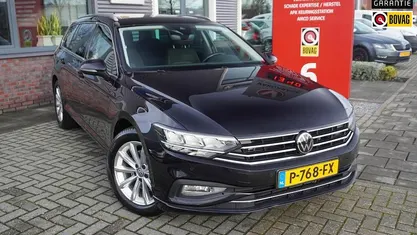 Zwart Occasion 2021 VW Passat Comfortline Stationwagen | € 23.390 (Eerlijke prijs)