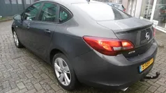 Grijs Gebruikt 2014 Opel Astra Sedan | € 6.895 (Eerlijke prijs)