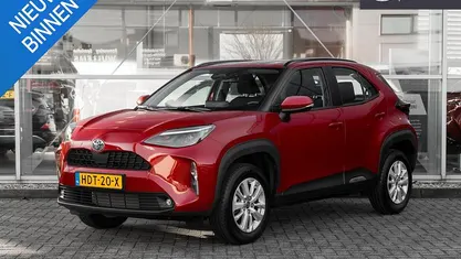 Rood Occasion 2025 Toyota Yaris Cross Active SUV | € 28.549 (Eerlijke prijs)