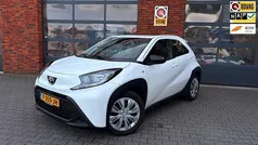 Wit Gebruikt 2023 Toyota Aygo Play Hatchback | € 14.950 (Goede deal)