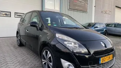 Zwart Gebruikt 2012 Renault Grand Scénic III Bose Edition MPV | € 2.250 (Eerlijke prijs)