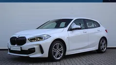 Wit Gebruikt 2022 BMW 118 M Sport Hatchback | € 25.945 (Eerlijke prijs)