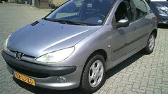 Grijs Gebruikt 2003 Peugeot 206 Premium Hatchback | € 750 (Eerlijke prijs)