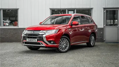Rood Gebruikt 2020 Mitsubishi Outlander P-HEV Intense SUV | € 19.700 (Goede deal)