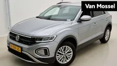 Grijs Gebruikt 2022 VW T-Roc Life SUV | € 28.900 (Eerlijke prijs)