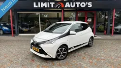 Wit Gebruikt 2015 Toyota Aygo X-play Hatchback | € 6.999 (Eerlijke prijs)