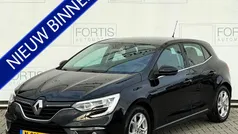 Zwart Gebruikt 2016 Renault Mégane III Zen Hatchback | € 10.900 (Eerlijke prijs)