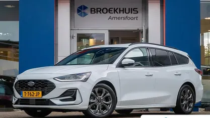 Wit Gebruikt 2022 Ford Focus ST-Line X Stationwagen | € 22.395 (Eerlijke prijs)