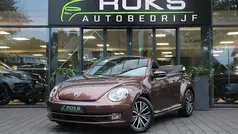 Bruin Gebruikt 2016 VW Beetle Design Cabriolet | € 19.850 (Eerlijke prijs)