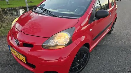 Occasion Toyota Aygo 68 PK (50 kW) 2009 Rood Hatchback