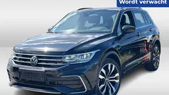 Zwart, metallic lak Gebruikt 2022 VW Tiguan Business+ SUV | € 39.950 (Eerlijke prijs)
