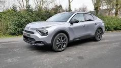 Grijs Gebruikt 2023 Citroën e-C4 Shine Sedan | € 22.950 (Eerlijke prijs)