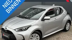 Grijs Gebruikt 2023 Toyota Yaris Hybrid Active Hatchback | € 21.890 (Eerlijke prijs)