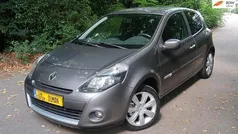Grijs Gebruikt 2011 Renault Clio II Collection Hatchback | € 3.450 (Eerlijke prijs)