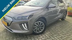 Grijs, metallic lak Gebruikt 2019 Hyundai Ioniq Premium Sedan | € 15.950 (Eerlijke prijs)