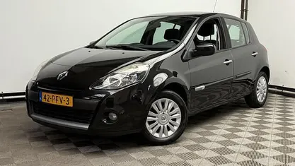 Zwart (metallic) Occasion 2011 Renault Clio R.S. Collection Hatchback | € 3.975 (Eerlijke prijs)