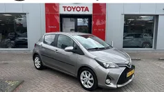 Bruin Gebruikt 2015 Toyota Yaris Hybrid Hatchback | € 14.349 (Eerlijke prijs)