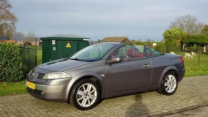 Grijs Occasion 2004 Renault Mégane Cabriolet Luxe Cabriolet | € 1.950 (Eerlijke prijs)