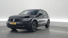 Zwart Gebruikt 2021 VW Tiguan Elegance SUV | € 29.850 (Goede deal)
