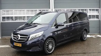 Blauw (metallic) Gebruikt 2017 Mercedes V250 Avantgarde Edition MPV | € 33.950 (Eerlijke prijs)