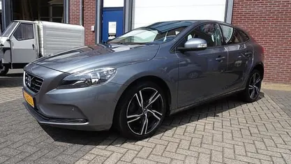Gebruikt 2016 Volvo V40 R-Design Hatchback | € 13.250 (Eerlijke prijs)
