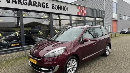 Rood (metallic) Gebruikt 2013 Renault Grand Scénic III Privilege MPV | € 4.750 (Goede deal)