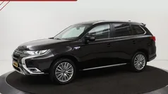 Zwart Gebruikt 2020 Mitsubishi Outlander Intense+ SUV | € 19.900 (Goede deal)