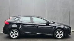 Zwart Gebruikt 2017 Volvo V40 Momentum Hatchback | € 14.950 (Super prijs)