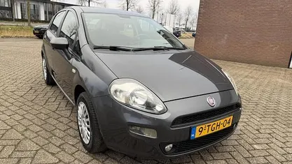 Grijs Occasion 2012 Fiat Punto Evo Pop Hatchback | € 3.999 (Eerlijke prijs)