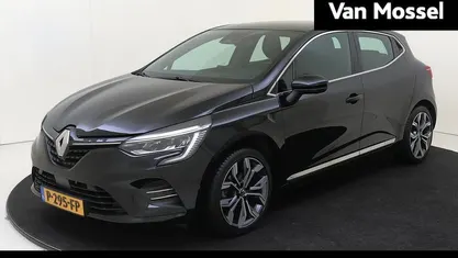 Zwart Gebruikt 2022 Renault Clio V Intens Hatchback | € 16.935 (Eerlijke prijs)