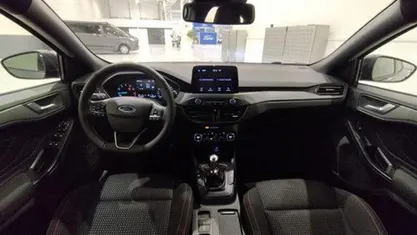 Gebruikt 2022 Ford Focus ST-Line Sedan | € 21.990 (Eerlijke prijs)