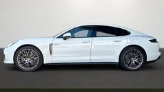 Wit Gebruikt 2023 Porsche Panamera Platinum Edition Hatchback | € 107.950 (Eerlijke prijs)