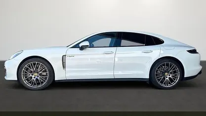 Wit Gebruikt 2023 Porsche Panamera Platinum Edition Hatchback | € 107.950 (Eerlijke prijs)