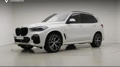 Mineralweiss metallic (wit metallic) Occasion 2021 BMW X5 Comfort Edition SUV | € 59.895 (Eerlijke prijs)