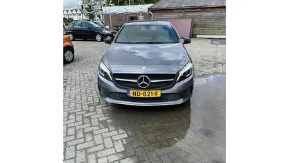 Grijs Gebruikt 2017 Mercedes A180 Edition Hatchback | € 11.450 (Eerlijke prijs)