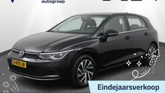 Zwart Gebruikt 2021 VW Golf VIII Style Hatchback | € 24.950 (Eerlijke prijs)