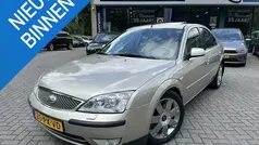 Beige, metallic lak Gebruikt 2005 Ford Mondeo Ghia Hatchback | € 3.499 (Eerlijke prijs)