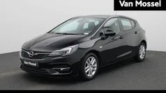 Zwart Gebruikt 2021 Opel Astra Edition Hatchback | € 12.400 (Eerlijke prijs)