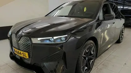 Zwart (metallic) Occasion 2021 BMW iX Executive SUV | € 39.740 (Eerlijke prijs)