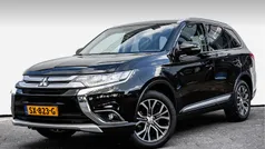 Zwart, metallic lak Gebruikt 2018 Mitsubishi Outlander SUV | € 17.440 (Eerlijke prijs)