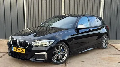 Zwart (metallic) Gebruikt 2016 BMW M140 Executive Hatchback | € 29.950 (Eerlijke prijs)