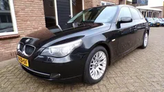 Zwart, metallic lak Gebruikt 2008 BMW 520 Comfort Edition Sedan | € 6.950 (Eerlijke prijs)