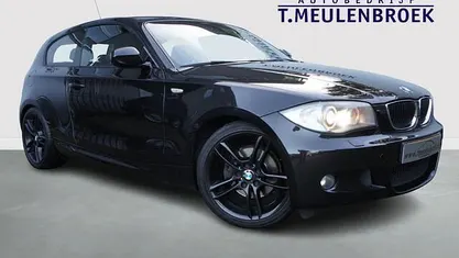 Zwart (metallic) Occasion 2011 BMW 120 Sport Line Hatchback | € 8.250 (Eerlijke prijs)