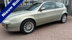 Grijs Gebruikt 2002 Alfa Romeo 147 Distinctive Hatchback | € 1.450 (Eerlijke prijs)