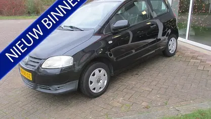 Zwart (metallic) Gebruikt 2007 VW Fox Trendline Hatchback | € 1.460 (Eerlijke prijs)