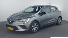 Gebruikt 2022 Renault Clio V Equilibre Hatchback | € 15.395 (Eerlijke prijs)