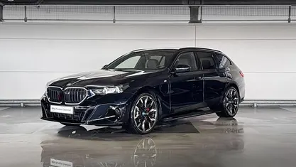 Zwart Occasion 2024 BMW 530e Comfort Edition Stationwagen | € 59.900 (Eerlijke prijs)