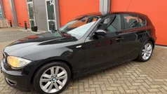 Zwart (metallic) Gebruikt 2009 BMW 116 Hatchback | € 3.950 (Eerlijke prijs)