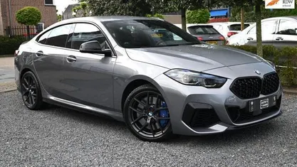 Grijs, metallic lak Gebruikt 2022 BMW M235 Executive Coupé | € 42.900 (Eerlijke prijs)
